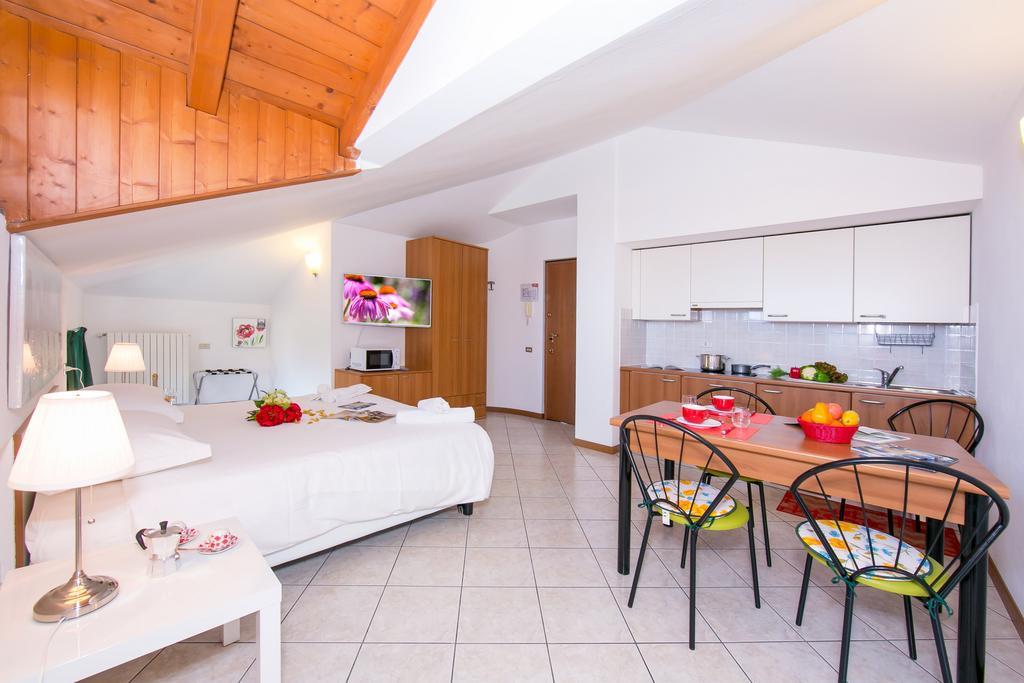 Residence Riva Del Lario Gravedona Esterno foto